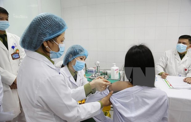 Three volunteers injected 50mcg dose of Made-in-Vietnam Covid-19 vaccine