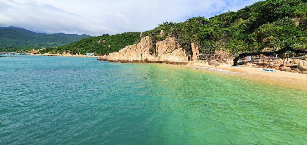Rai Cave and Vinh Hy Bay, ideal destinations to spend New Year holiday