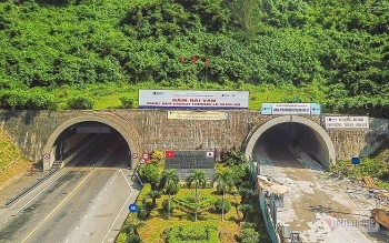 Vietnam opens longest road tunnel in Southeast Asia to traffic