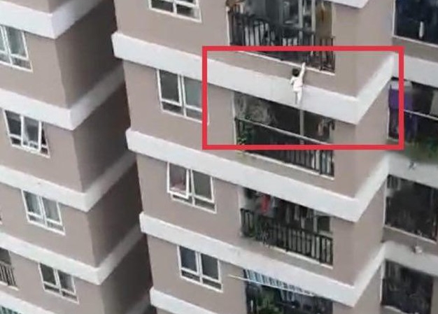 2-year-old Vietnamese girl survives fall from 12th floor thanks to “Superhero” delivery man