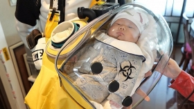 chinese father invents portable case to protect his son from covid 19