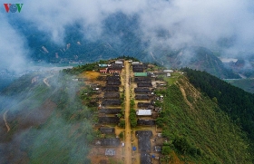 mesmerizing scenes of terraced field village northwest vietnam