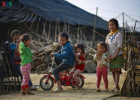 mesmerizing scenes of terraced field village northwest vietnam