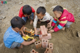 mesmerizing scenes of terraced field village northwest vietnam