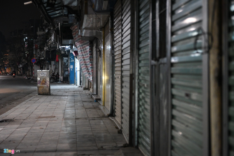 hanois streets become empty as shutdown order taken into effect due to coronavirus threats