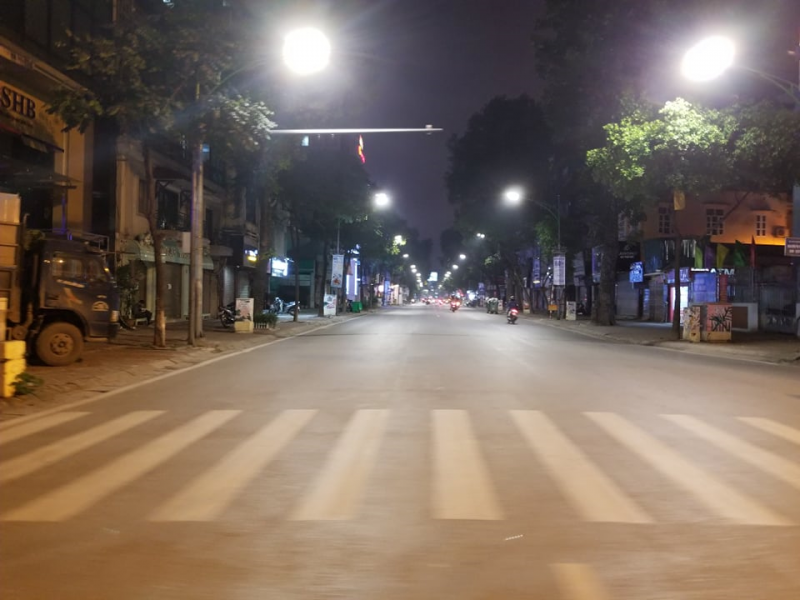 hanois streets become empty as shutdown order taken into effect due to coronavirus threats