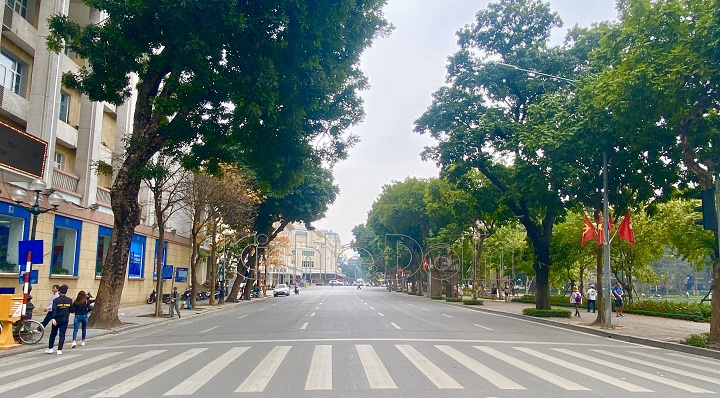 hanois streets become empty as shutdown order taken into effect due to coronavirus threats