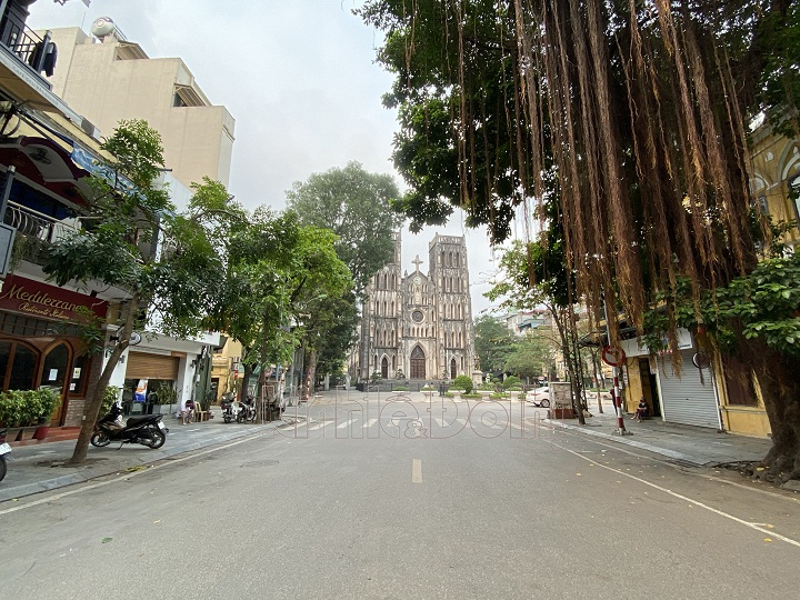 hanois streets become empty as shutdown order taken into effect due to coronavirus threats