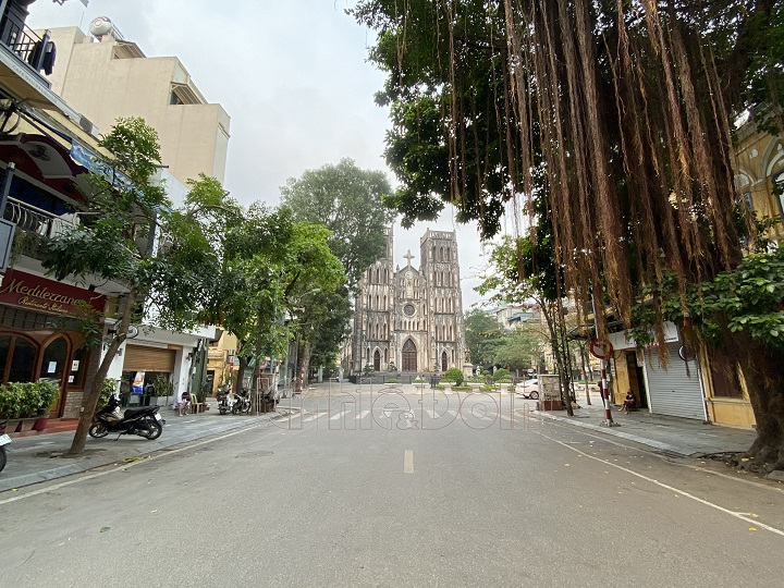 Hanoi's streets become empty as shutdown order taken into effect due to coronavirus threats