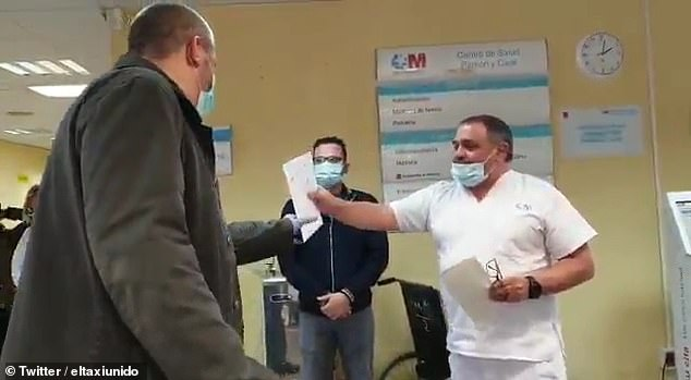 video taxi driver riding covid 19 patients to hospital for free gets surprise by doctors