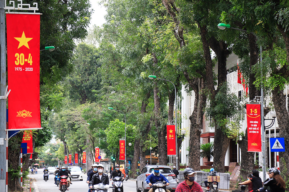 hanoi streets vibrant series of activities take place in welcoming national reunification day