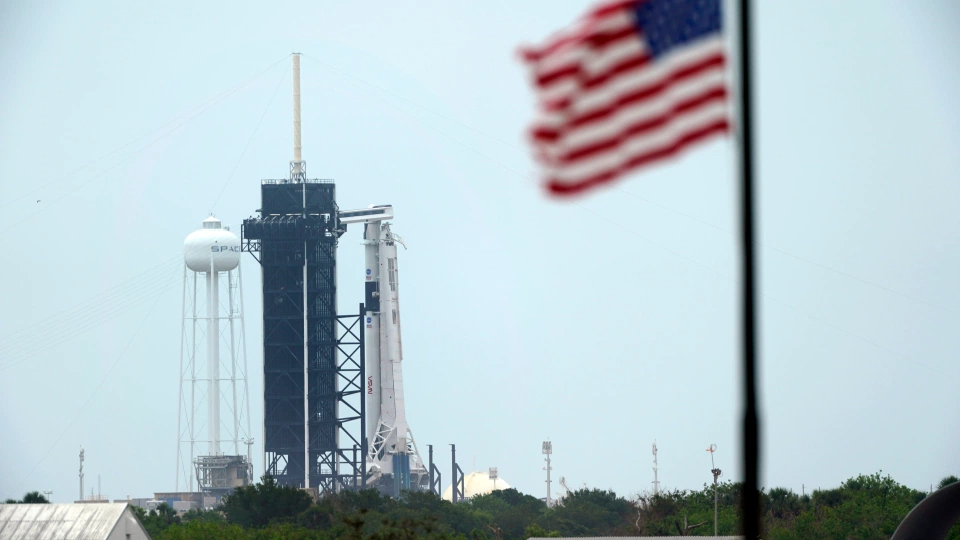 spacexs historic astronaut liftoff where and when to liftoff impacted by weather backup plan