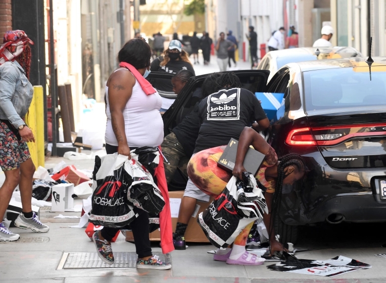 Santa Monica: Struggling to stop looting spree, extend curfew through Monday morning