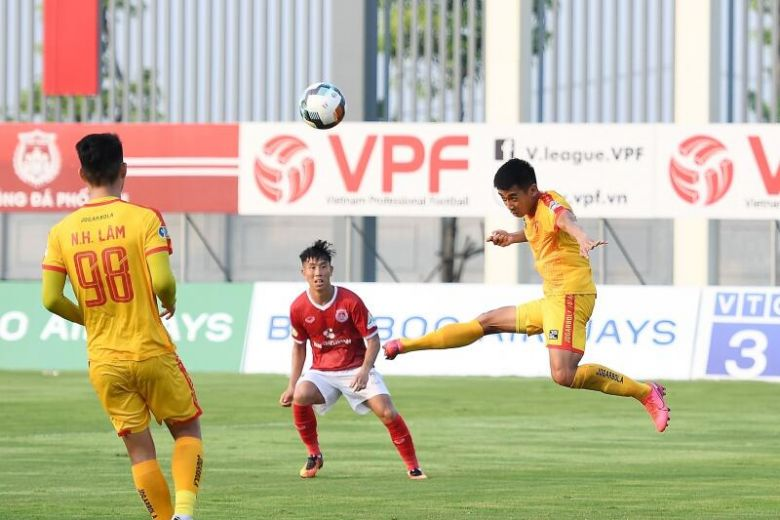 vietnam suspends top professional football league as new covid 19 cases detected