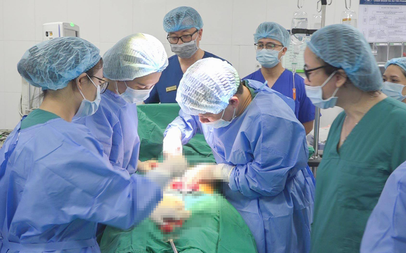 vietnamese doctors adopt world unprecedented technic to save foetus