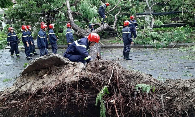 in video storm noul makes landfall in central region1 dead