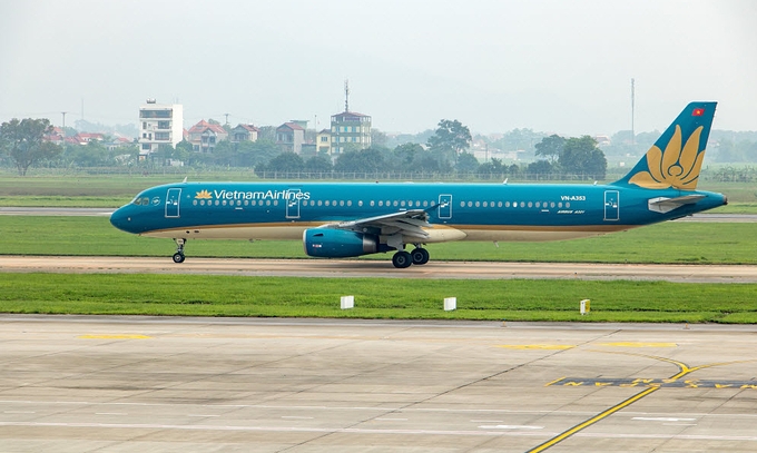vietnam airlines flight land off suddenly as passenger burns tissue on board
