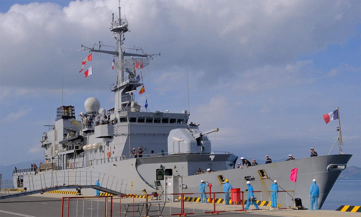 0120-french-frigate-docked-in-vietnam