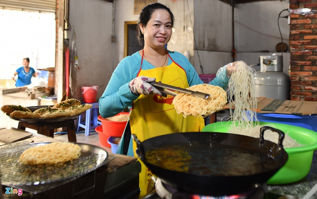 2302-hu-tieu-pizza-in-southwest-vietnam