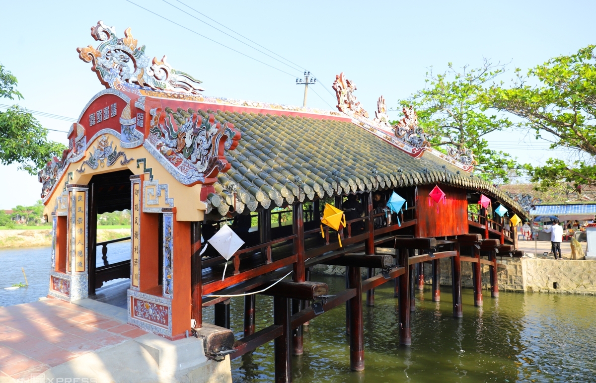 In video: Hue's 245-year-old bridge after restoration amazes visitors