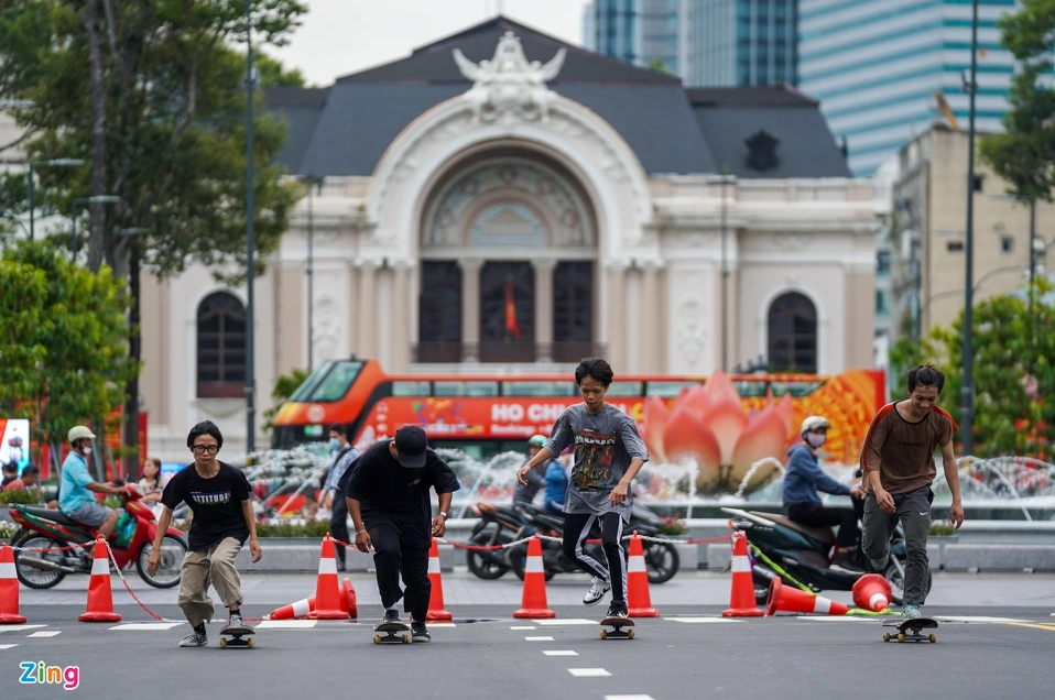 Le Loi Street emerges as new skateboarding ground for HCMC youth