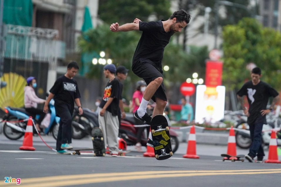 Le Loi Street emerges as new skateboarding ground for HCMC youth