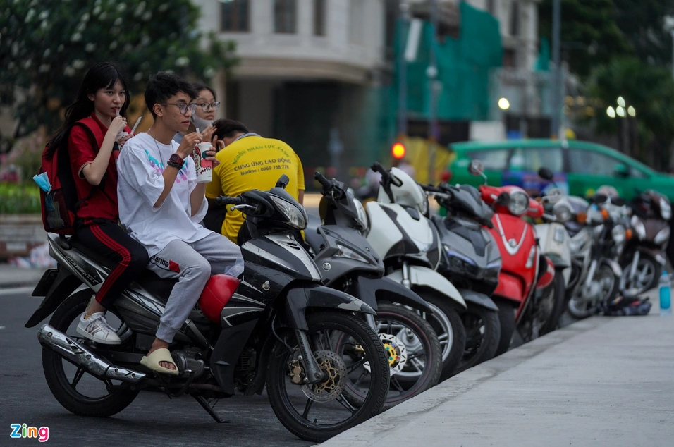 Le Loi Street emerges as new skateboarding ground for HCMC youth