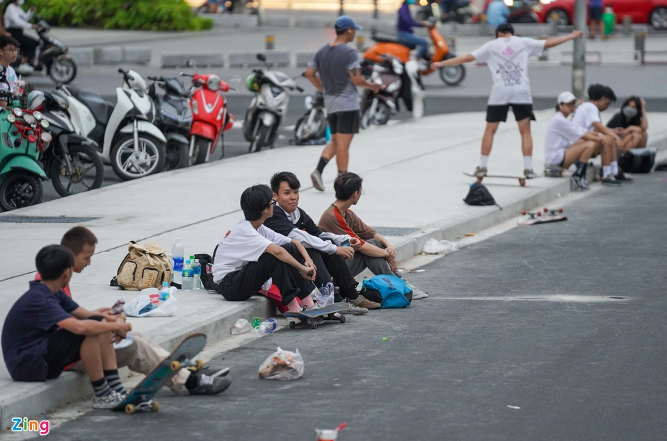 Le Loi Street emerges as new skateboarding ground for HCMC youth