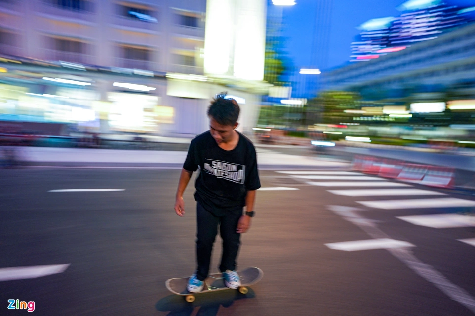 Le Loi Street emerges as new skateboarding ground for HCMC youth