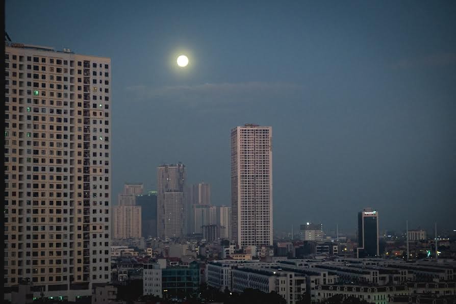 A Gorgeous Mid-Autumn Moon Blesses Vietnam's Covid Recovery