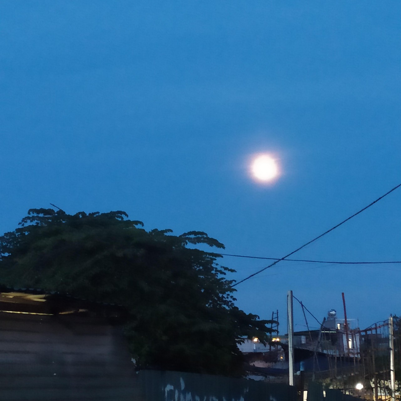 A Gorgeous Mid-Autumn Moon Blesses Vietnam's Covid Recovery