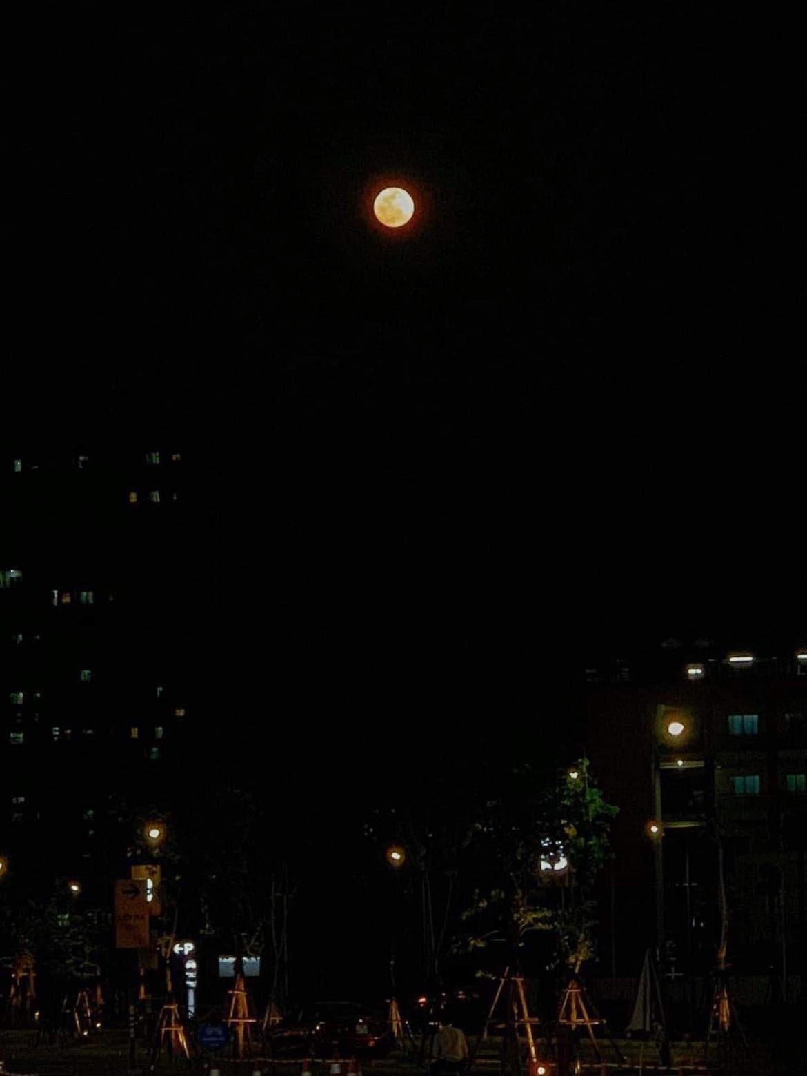 A Gorgeous Mid-Autumn Moon Blesses Vietnam's Covid Recovery