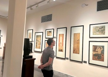 Foreign Visitors Discover Vietnamese Art at National Fine Arts Museum