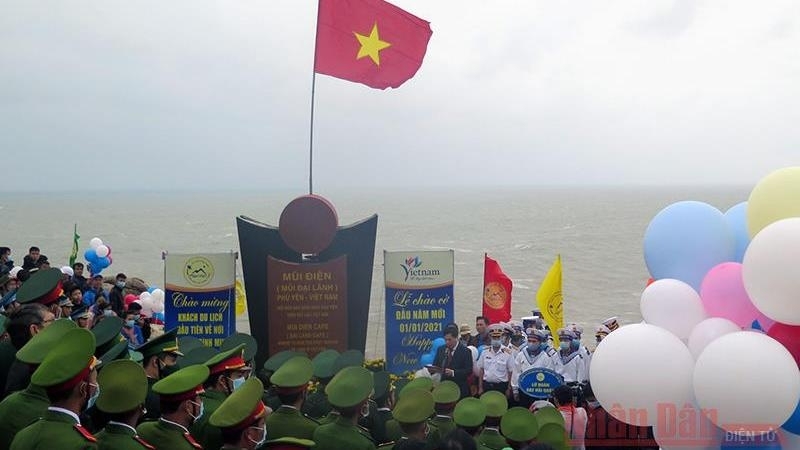 The flag salute ceremony at Mui Dien (Photo: Nhan Dan)  