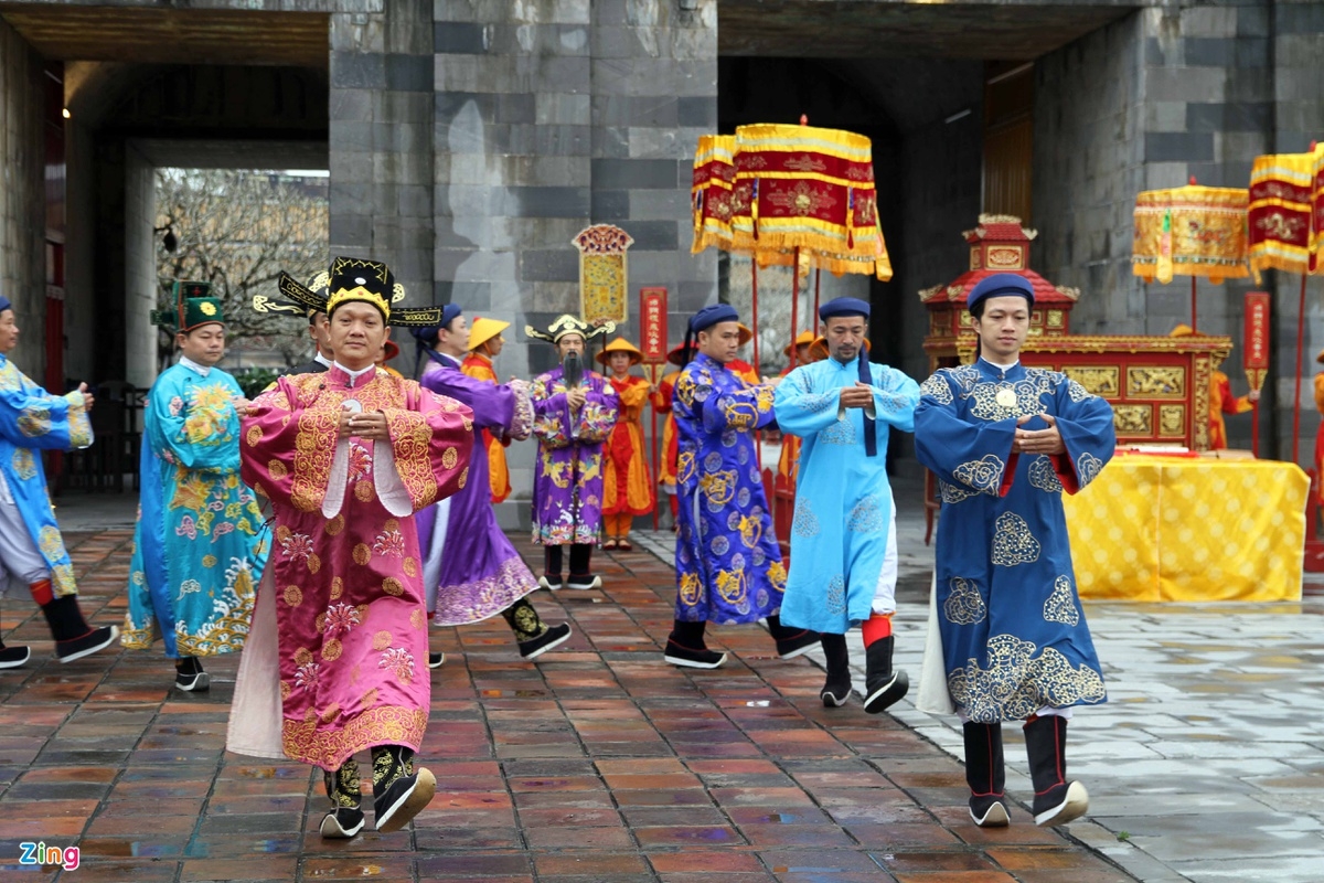 Replication of New Year's 'Calendar book distribution' ceremony in Hue