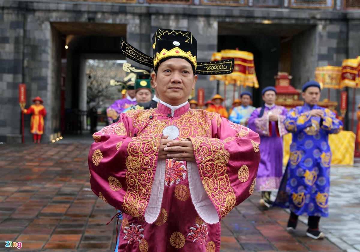 Replication of New Year's 'Calendar book distribution' ceremony in Hue