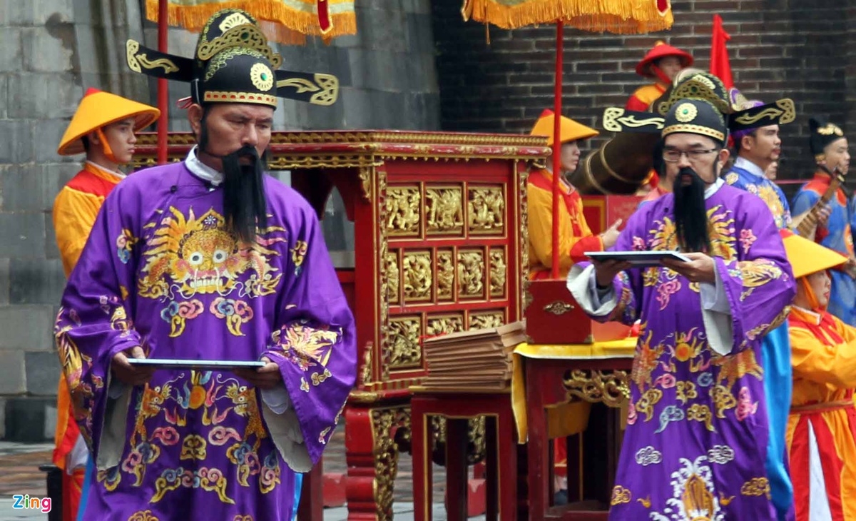 Replication of New Year's 'Calendar book distribution' ceremony in Hue