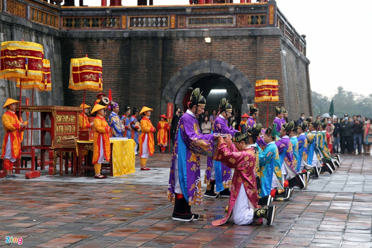 Replication of New Year's 'Calendar book distribution' ceremony in Hue