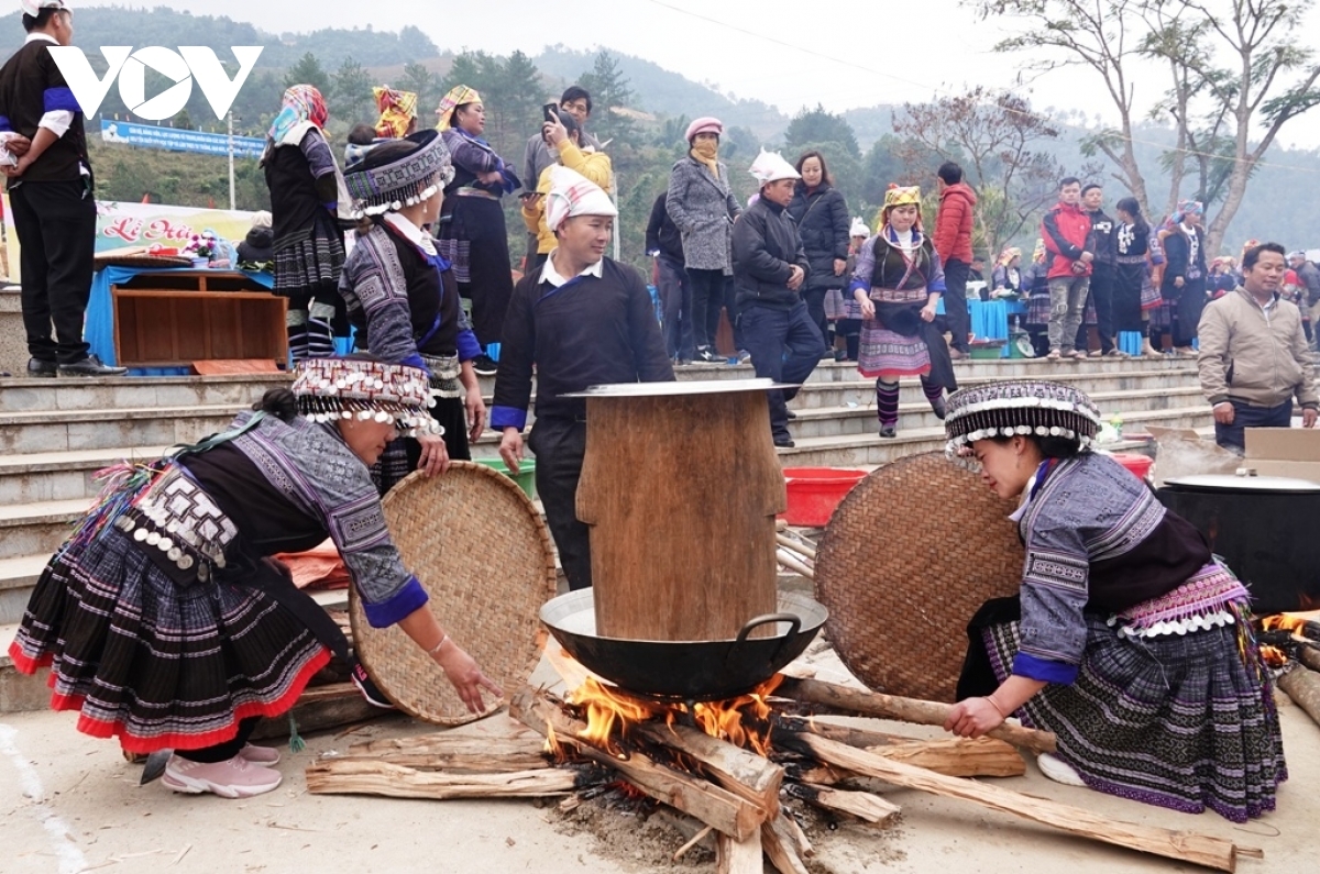 Unique Vietnamese glutinous rice dumpling making contest in northern Vietnam