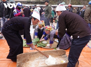 unique vietnamese glutinous rice dumpling making contest in northern vietnam