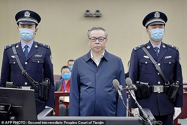 Who is Lai Xiaomin - Chinese Former Bank Chief hidding tons of cashes at home sentenced to death