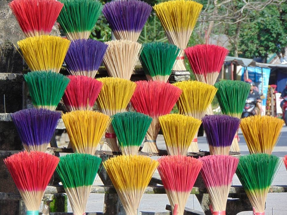 Quan Huong craft village busy churning out incense ahead of Lunar New Year