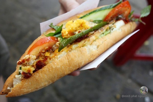 Vietnam's Banh mi is a perfect combination of various fillings (Photo: Cooky VN) 