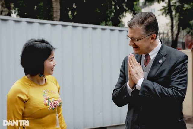 US Ambassador inaugurates environmental-themed mural in Hanoi