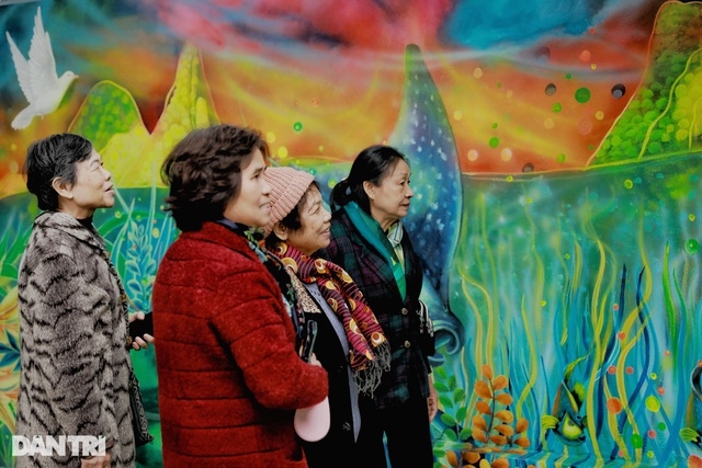 US Ambassador inaugurates environmental-themed mural in Hanoi