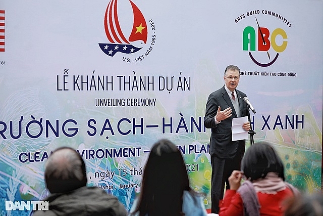 US Ambassador inaugurates environmental-themed mural in Hanoi