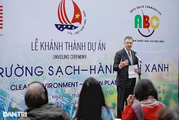 us ambassador inaugurates environmental themed mural in hanoi