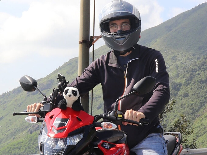 Tobias Bremner and Hunter - the stuffed panda on his motorbike (Photo courtesy of Tobias Bremner/ via VNE) 