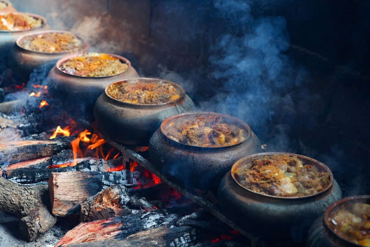 Northern Vietnam village busy braising thousands of fish pots as Tet draws near