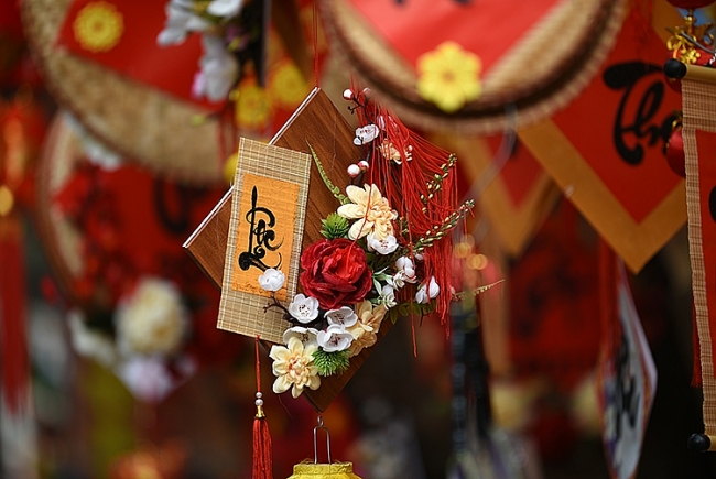 Hang Ma Street puts on brilliant red makeover as Tet draws near